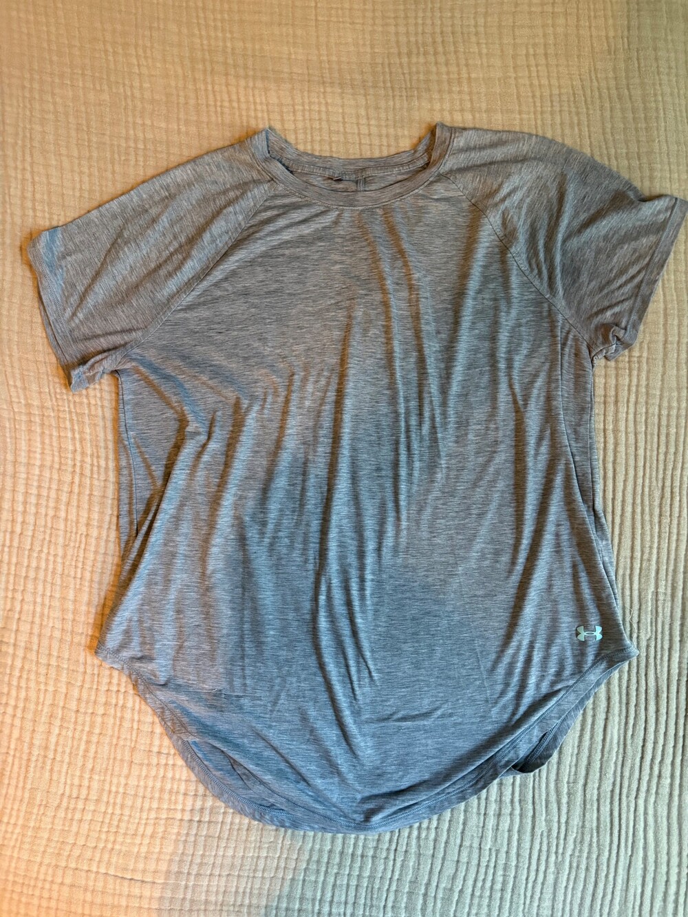 Under Armour XL Short Sleeve Shirt Gray Athletic